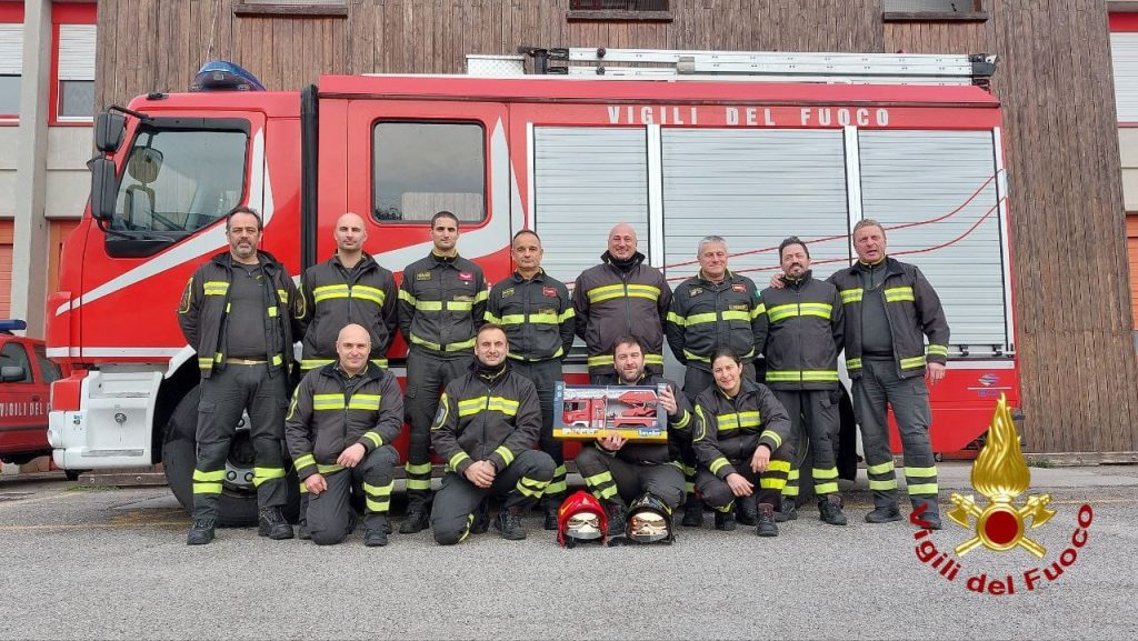 chiede-camion-pompieri-natale-lettera-vigili-fuoco-regalano-jonathan