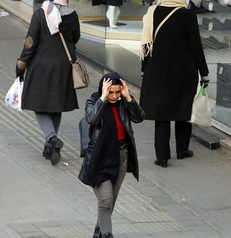 Iran arrestate ragazze hijab