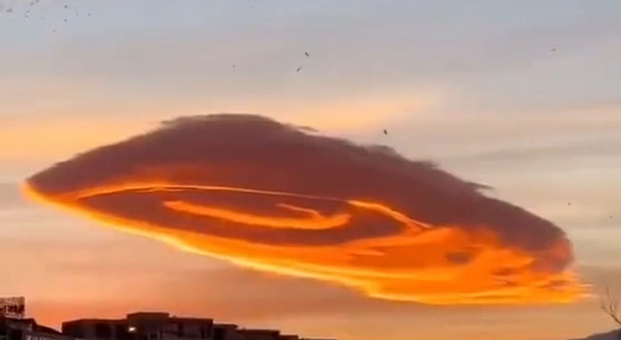 turchia nuvola forma ufo