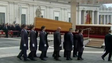 funerali-papa-ratzinger-bara-cosa-dentro-com-e-fatta