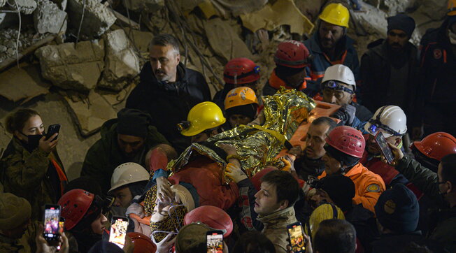 terremoto turchia morto ambulanza