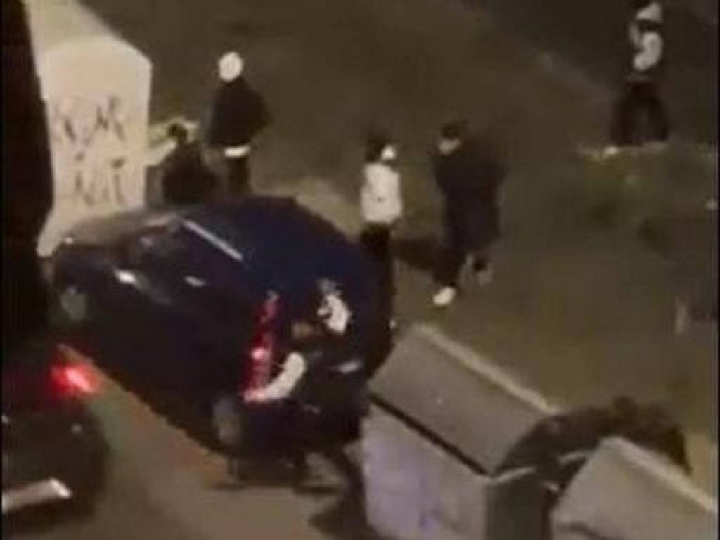 napoli-sassi-auto-arenaccia-baby-gang