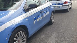 napoli ferisce marito forbici
