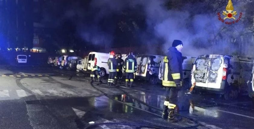 incendio roma auto poste italiane