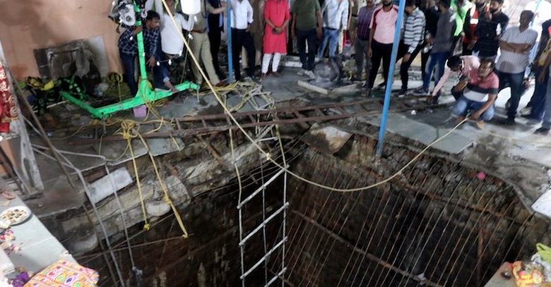 india crolla pavimento tempio morti