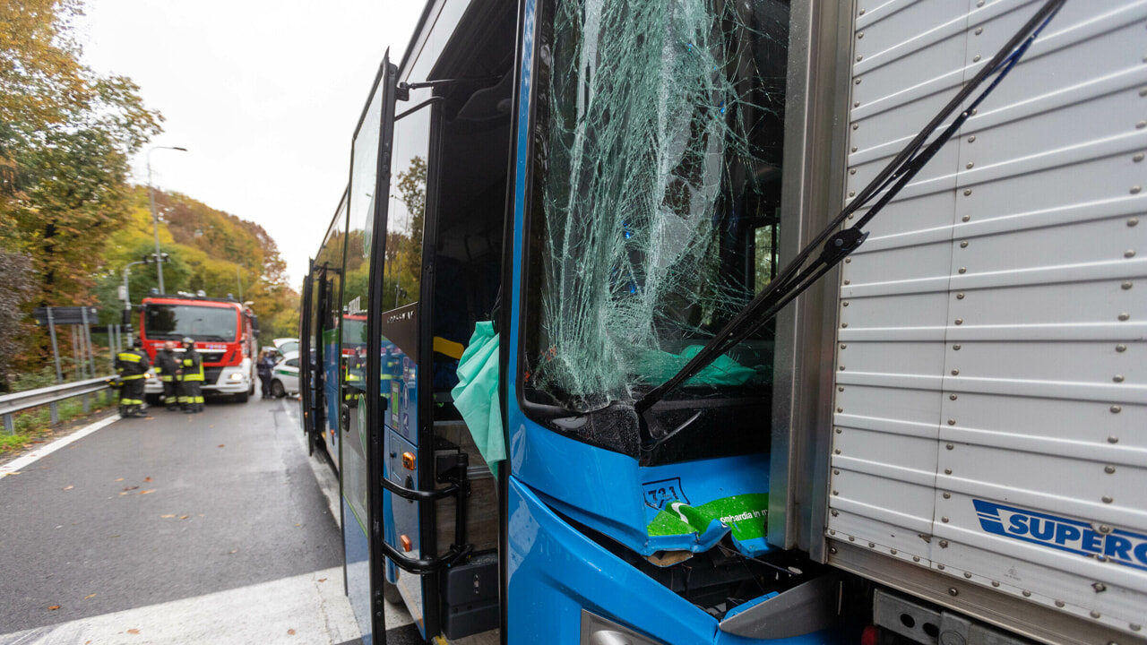 incidente auto bus sardegna morto
