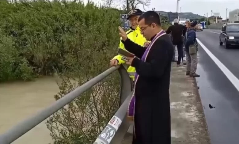prete benedice fiume abruzzo