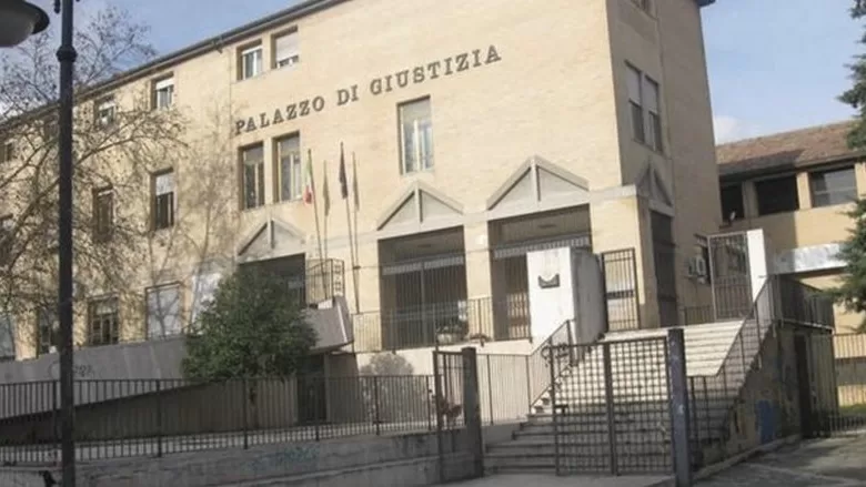 cassino prete stalker minaccia giovane lascia associazione religiosa condannato