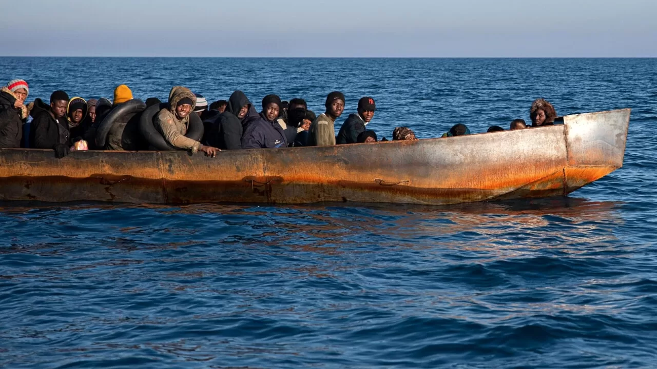 Migranti-Lampedusa-barchino-rovescia-morta-donna