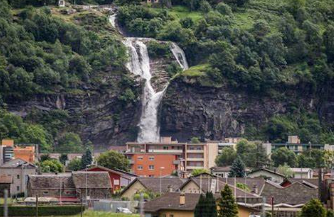 svizzera italiana morta precipitando cascata