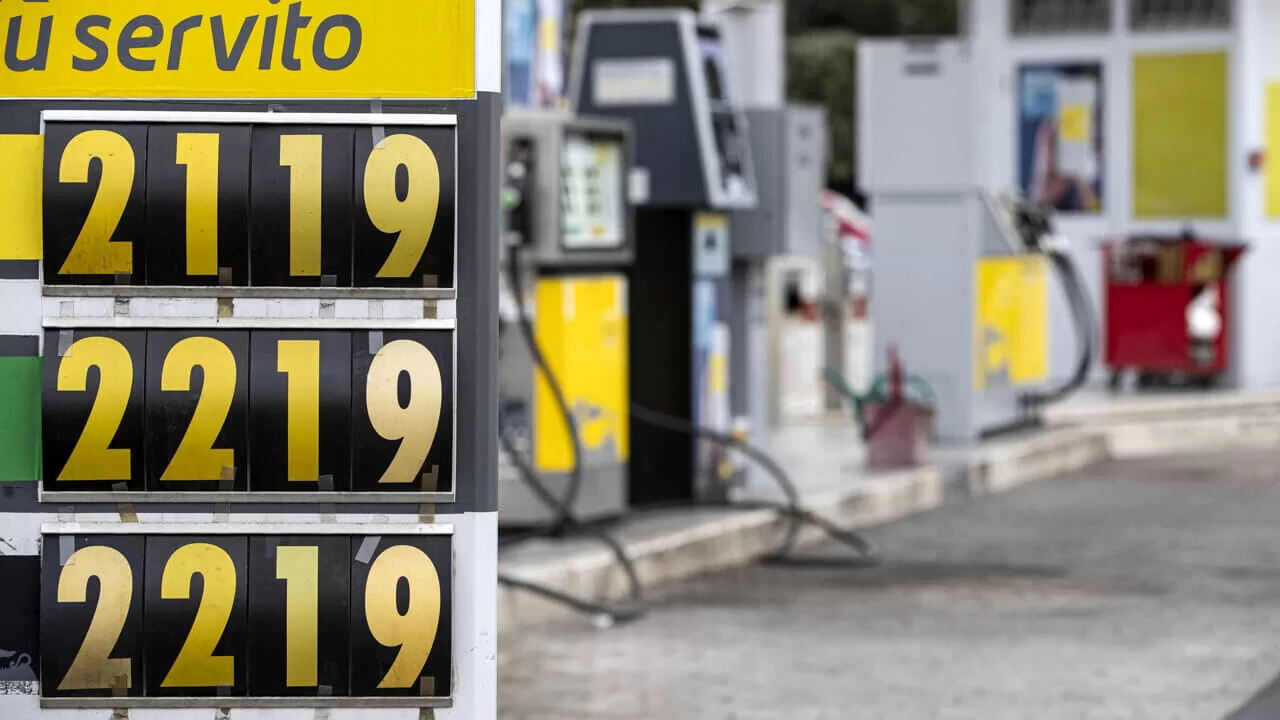 obbligo esporre cartelloni prezzi medi diesel benzina