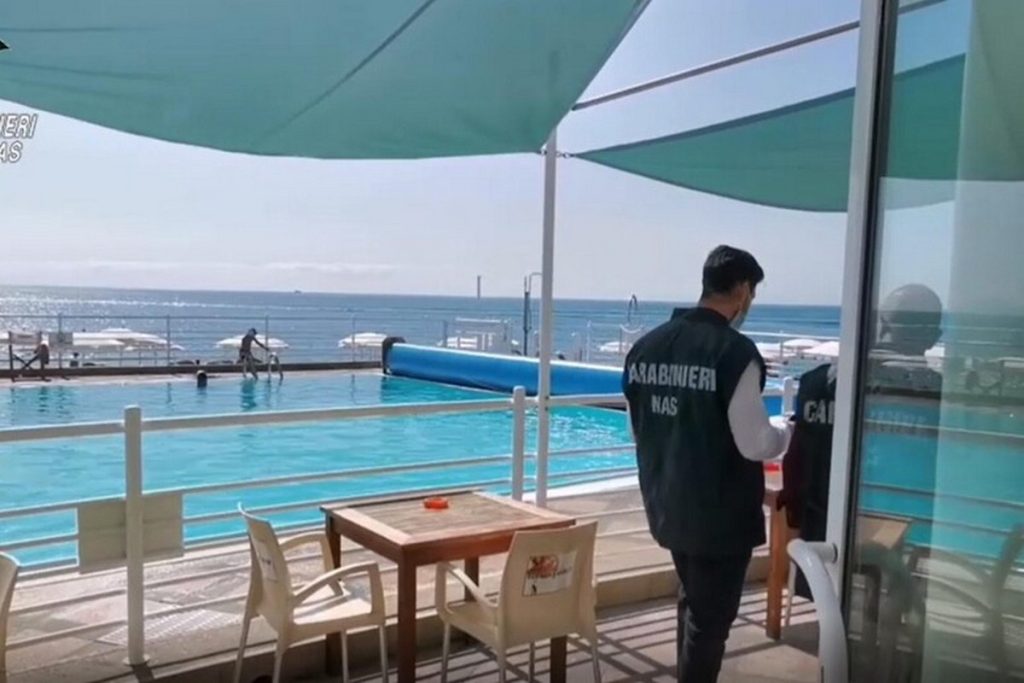 alimenti privi tracciabilità scarsa igiene chiuso lido napoli