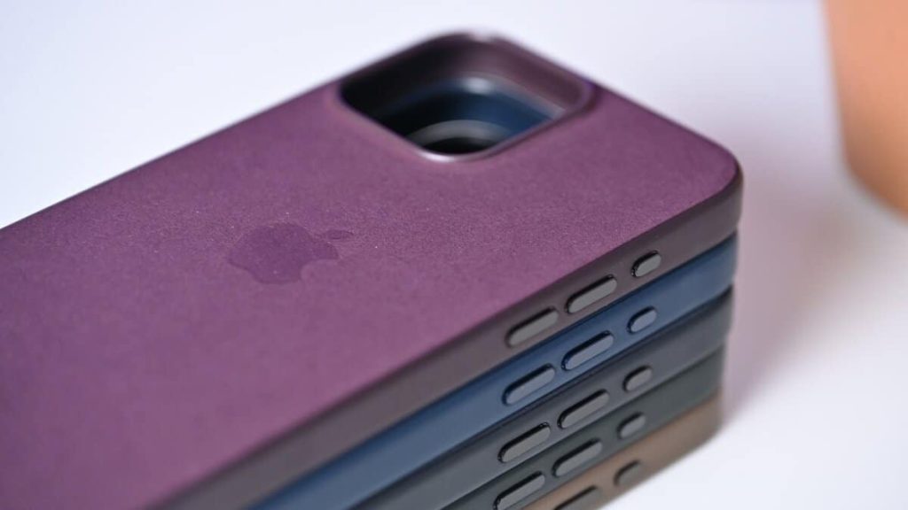 solofra-polemica-cover-animal-free-iphone-15-pelle
