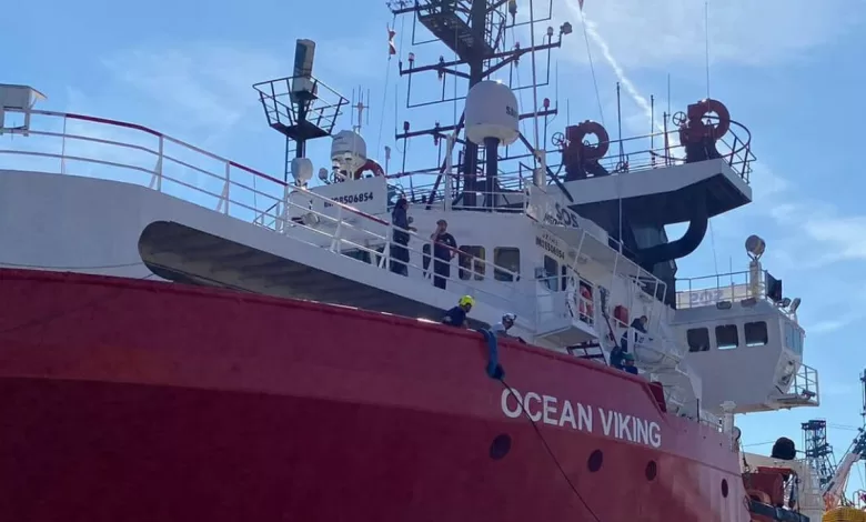 migranti sequestrata nave ocean viking