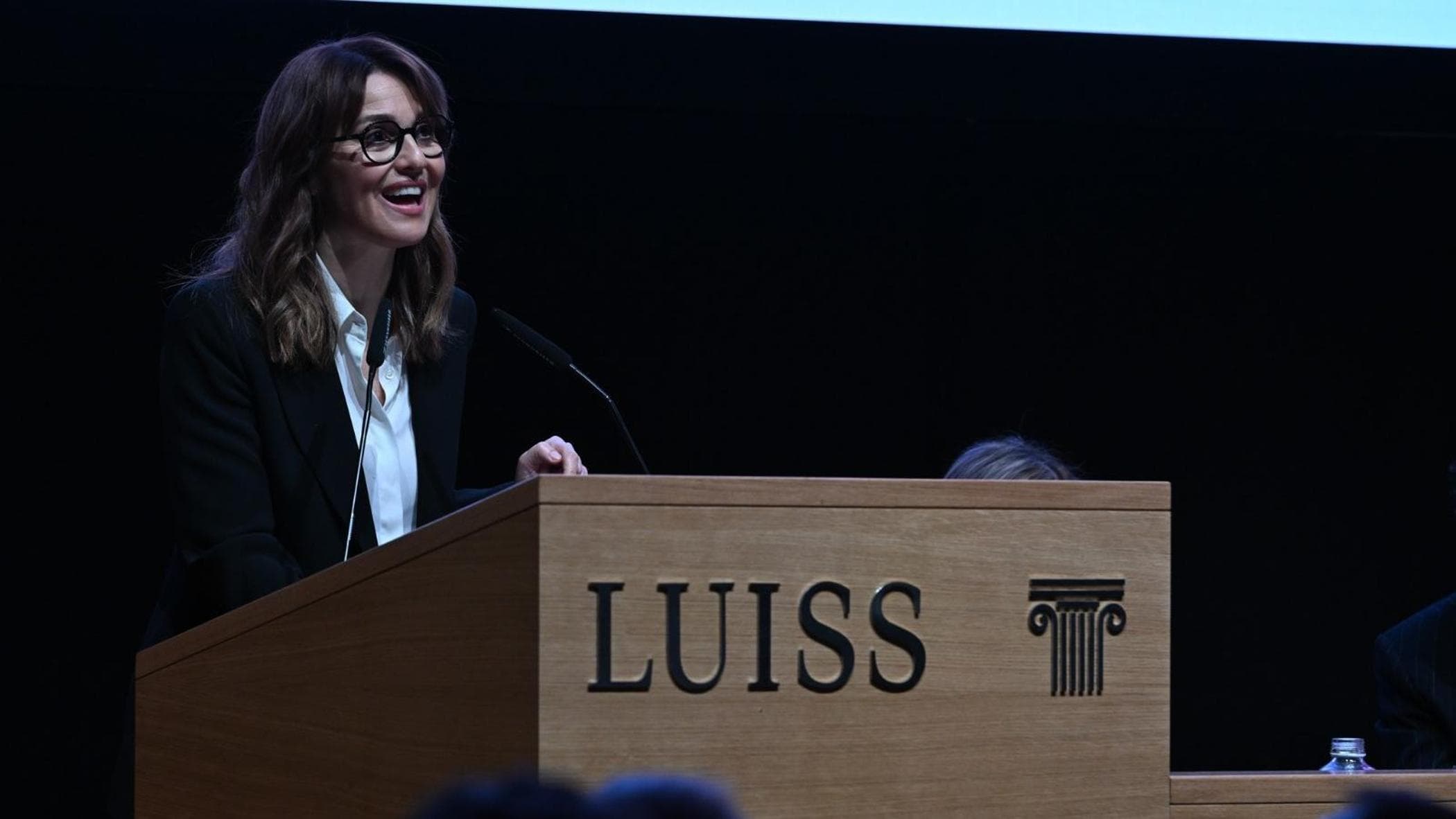 Paola Cortellesi stereotipi sessisti fiabe