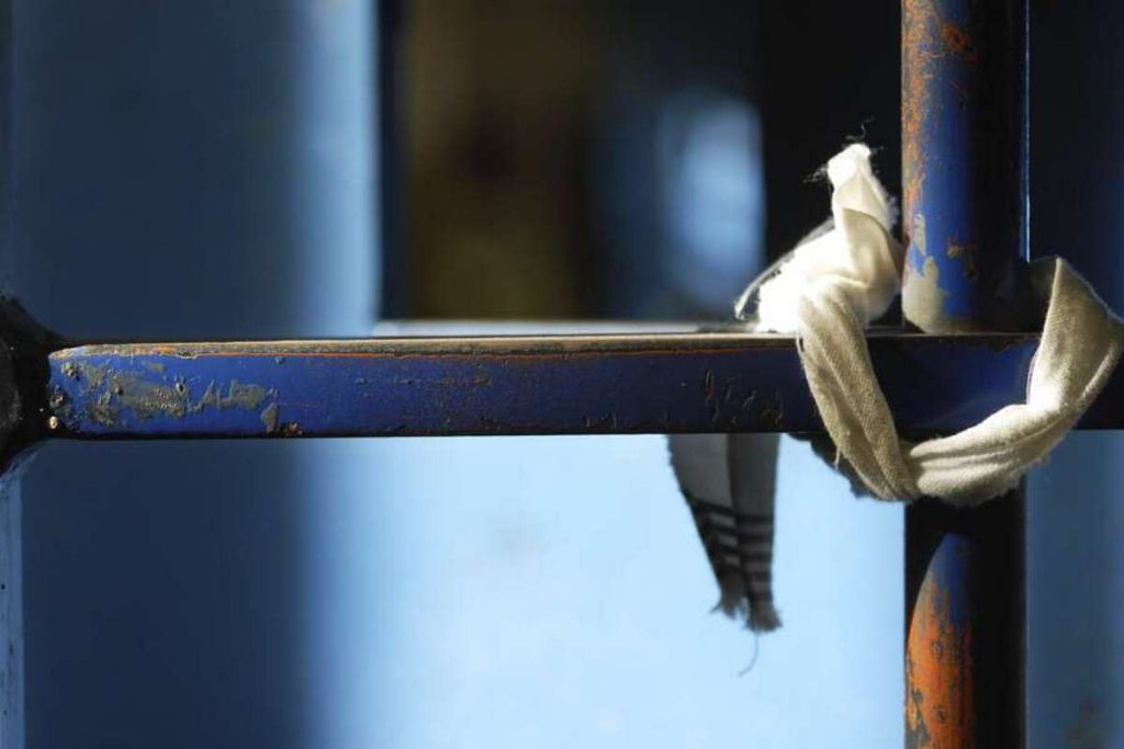 detenuto impiccato carcere poggioreale oggi 16 gennaio