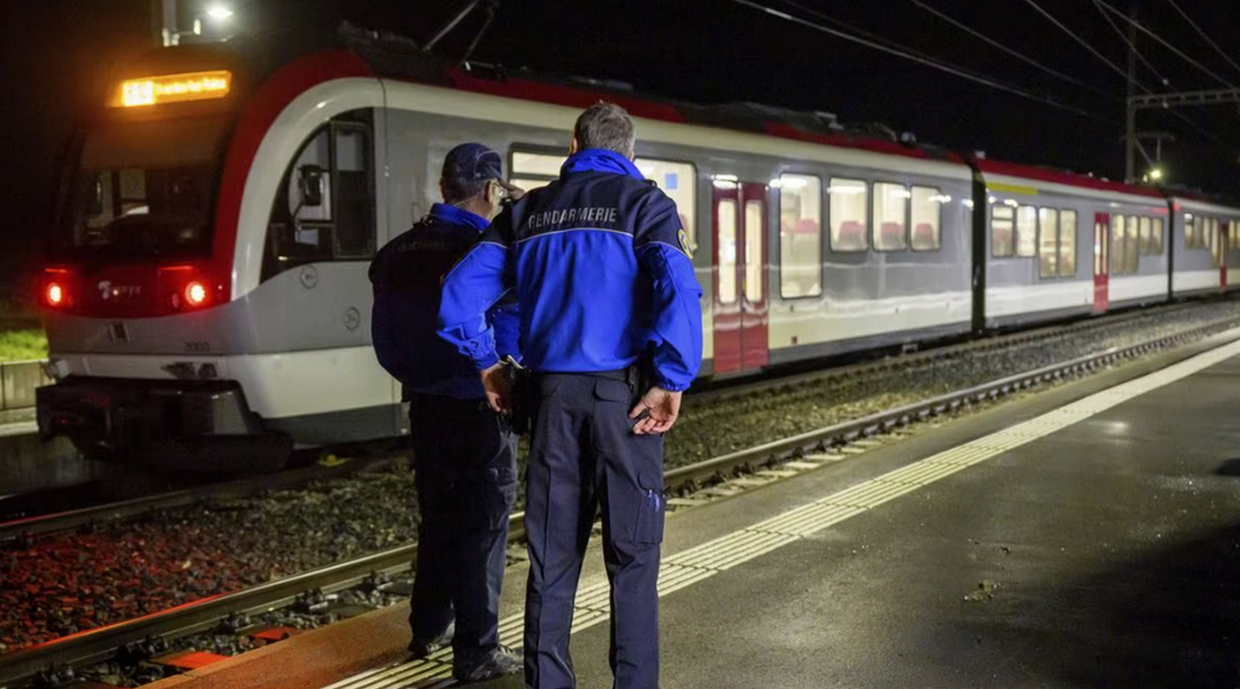 svizzera minaccia prende ostaggio persone treno ascia coltello ucciso