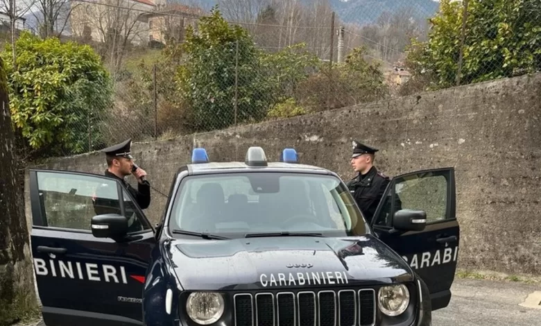 biella spinge ex scale aggredisce carabinieri arrestato