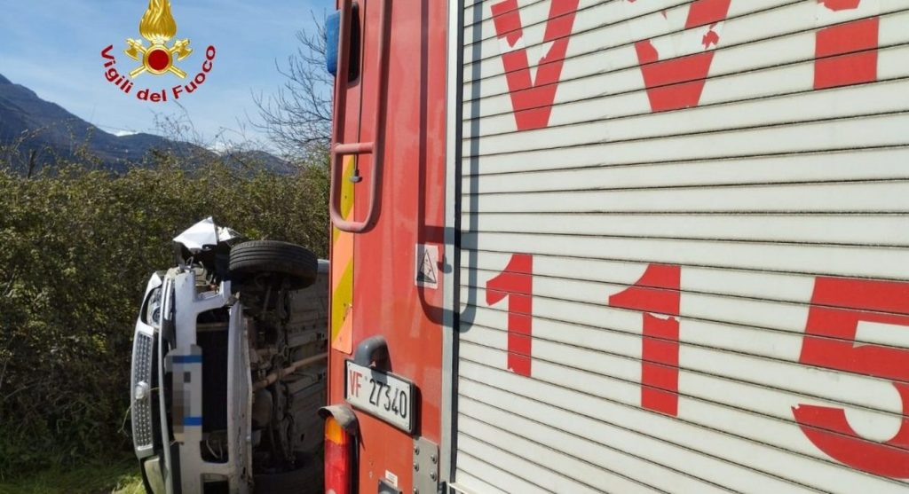 mignano monte lungo auto si ribalta casilina