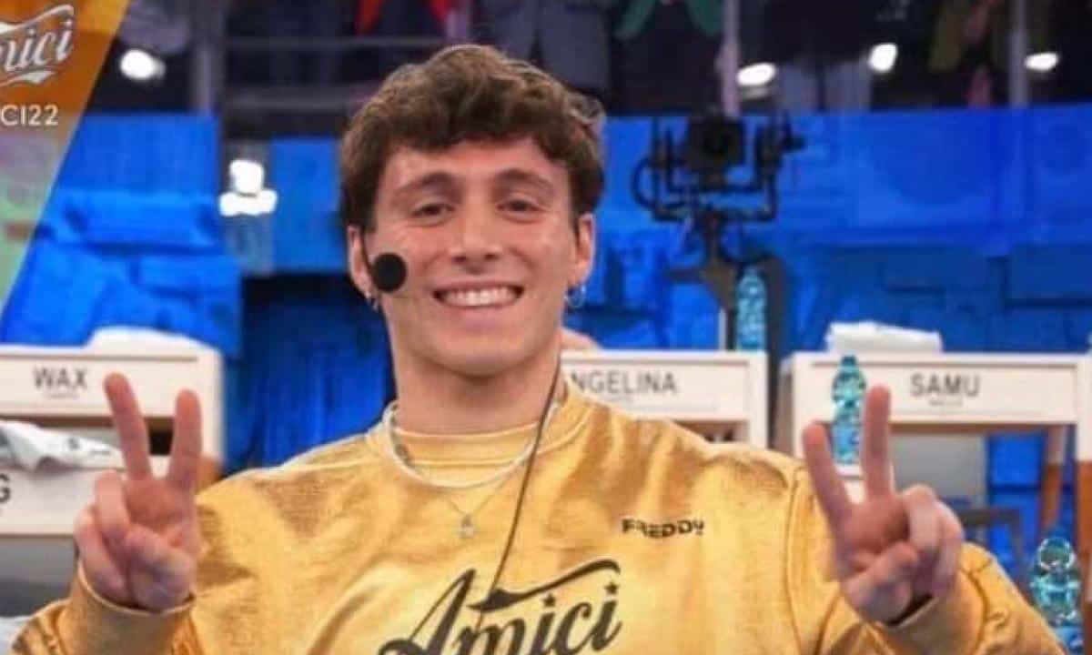 Alessio Cavaliere unisce professionisti serale Amici 23