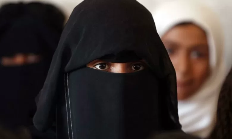 pordenone bimba scuola niqab maestra scoprire volto