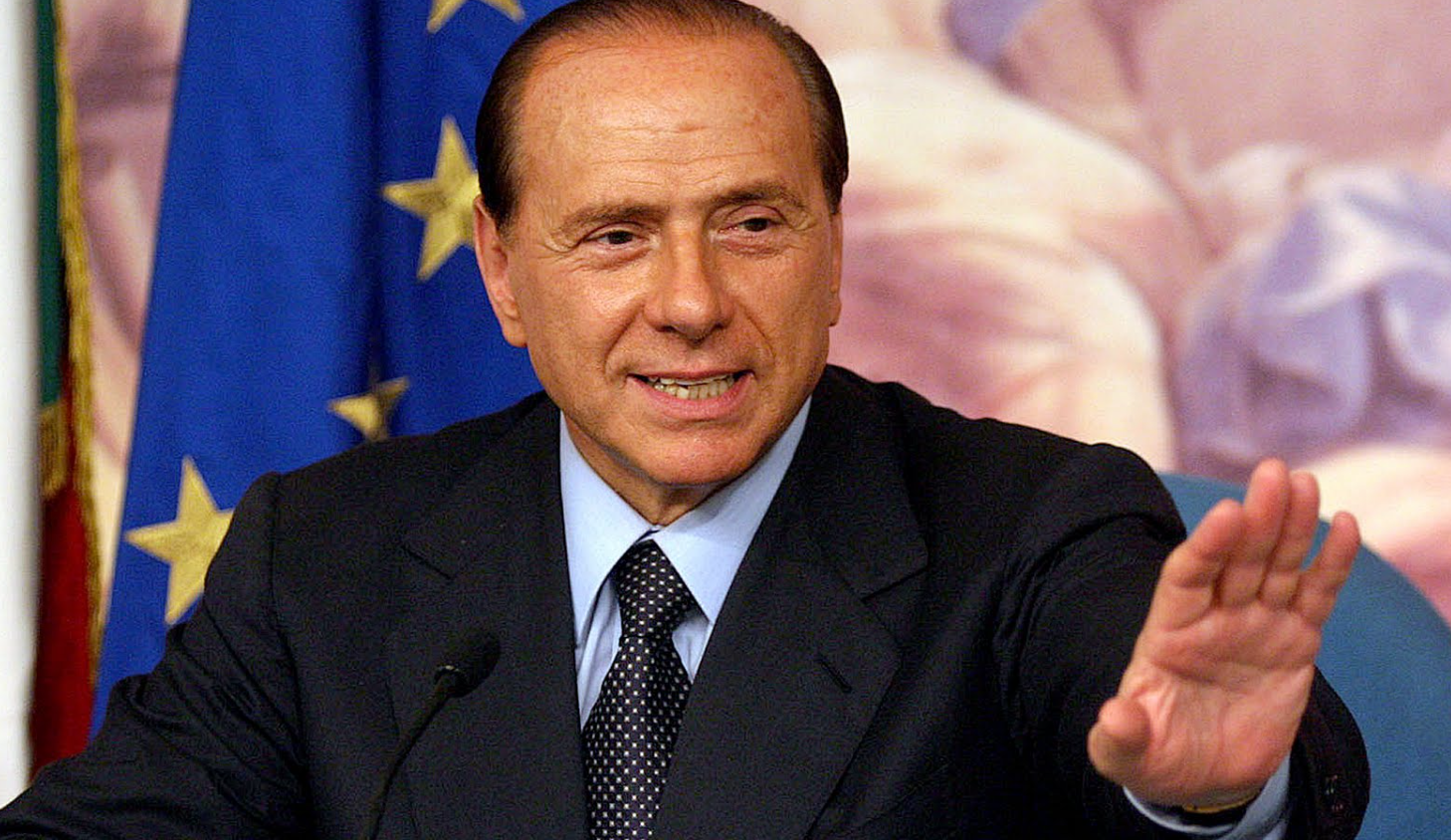 francobollo dedicato Berlusconi
