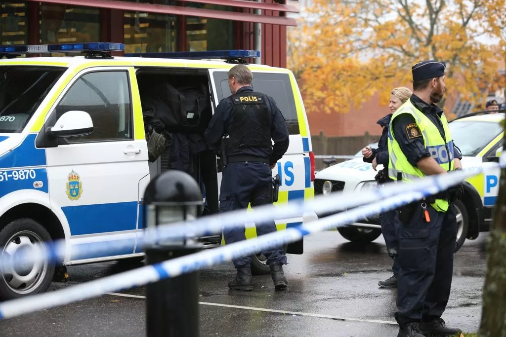finlandia sparatoria scuola bambini feriti fermato aggressore
