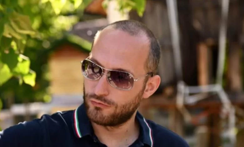 Si schianta con la moto contro la fiancata di un’auto a Bergamo: muore a 36 anni Matteo Monfrini