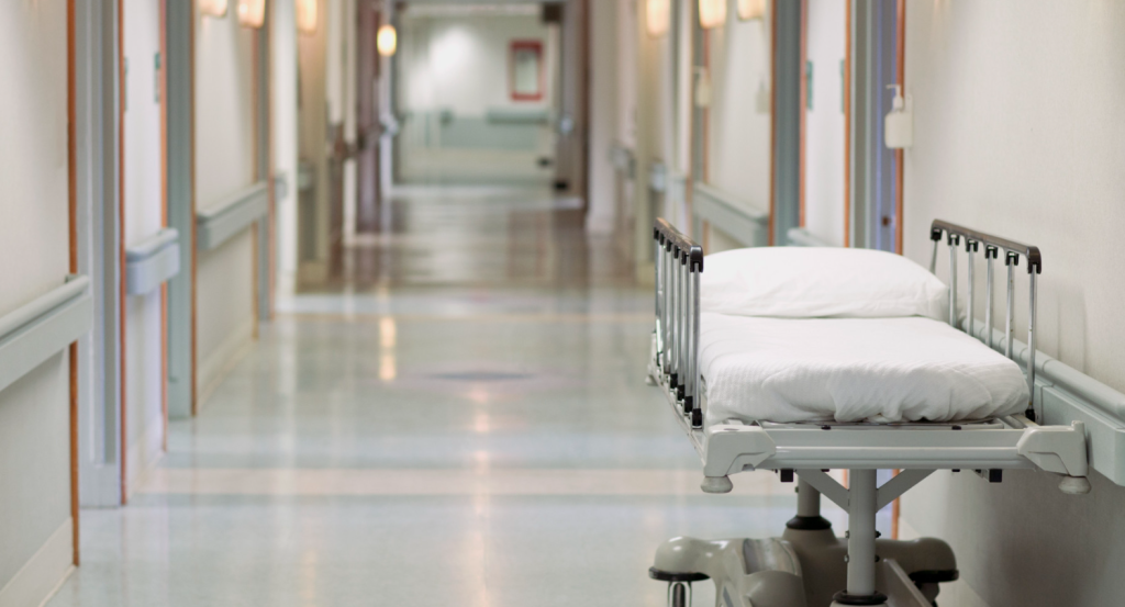 Milano violentata barella ospedale arrestato