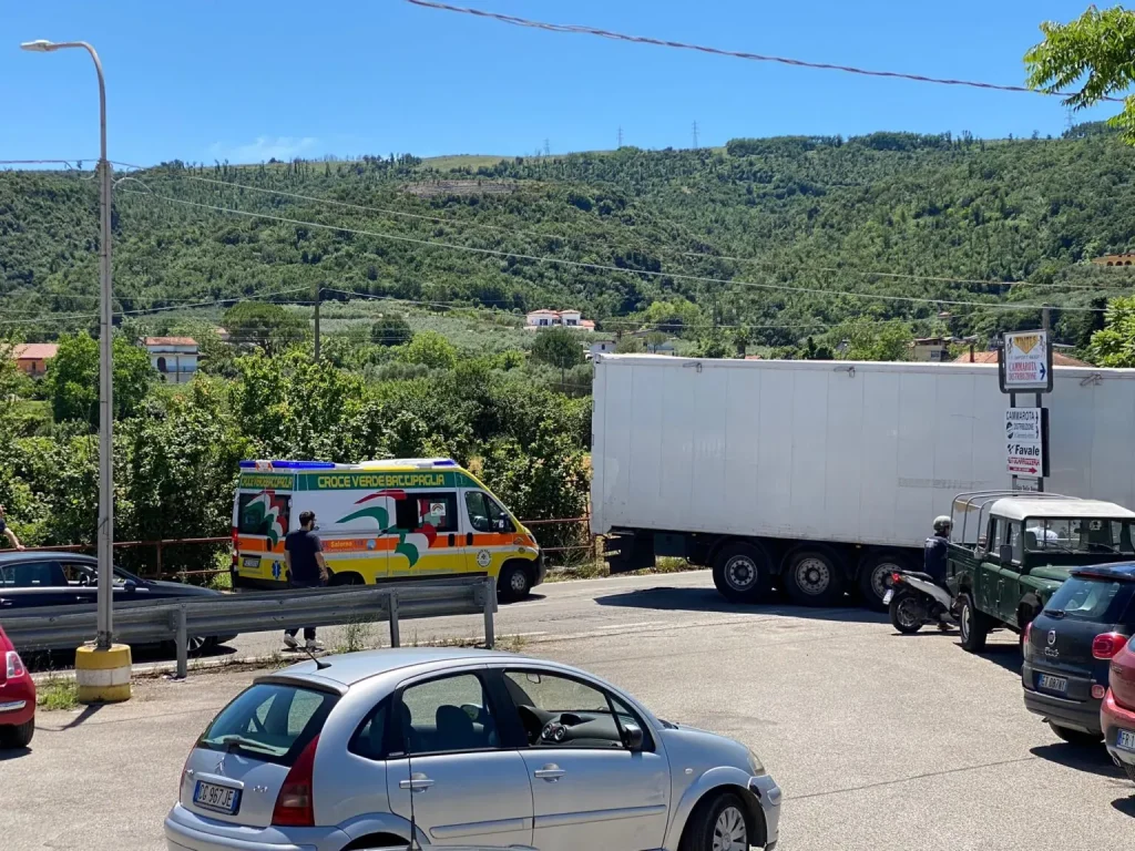 camion incastrato olevano sul tusciano