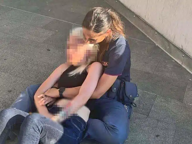como poliziotta ragazza suicidio