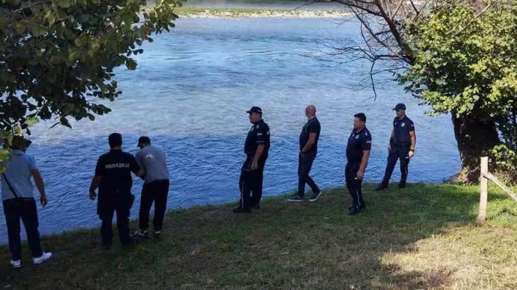 serbia bosnia barcone rovesciato morti bambino 23 agosto
