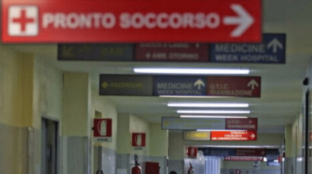 bergamo picchiato bambino arrestati madre compagno