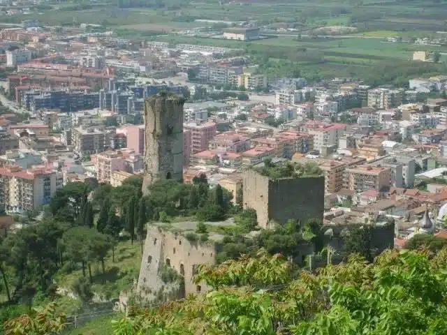Maddaloni ammirare cielo estivo