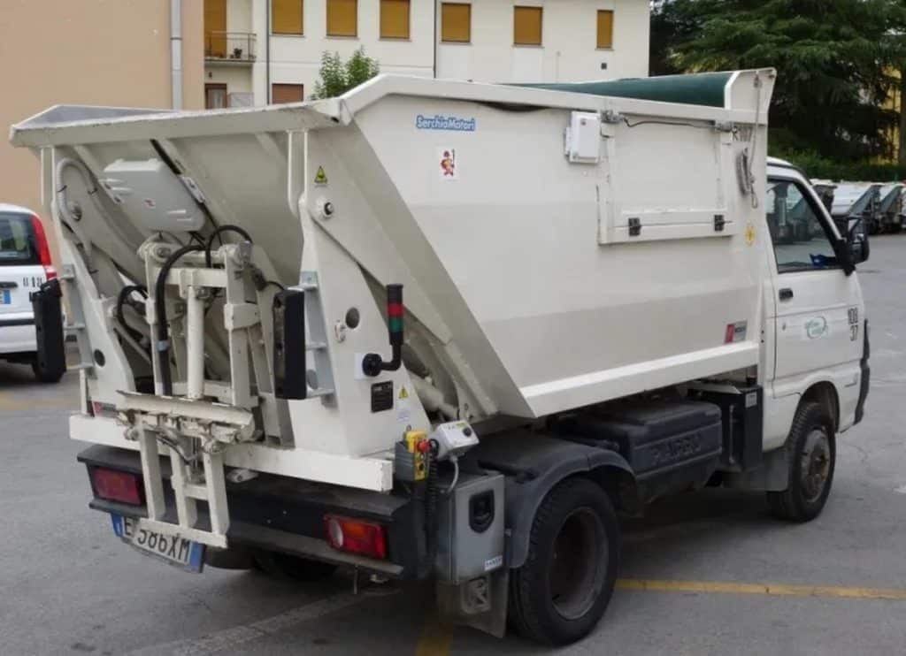 incidente auto mezzo raccolta rifiuti eboli olevano sul tusciano