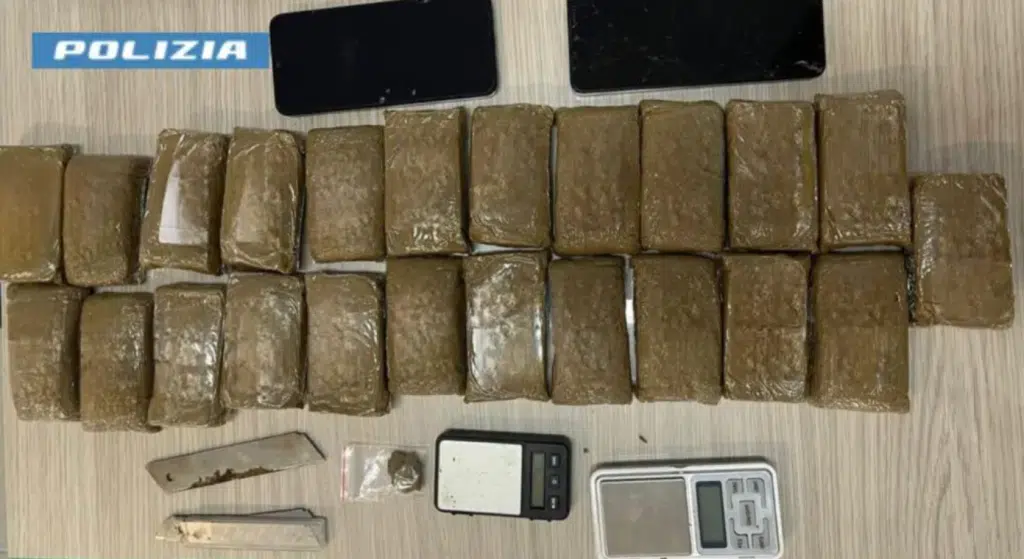 Frattamaggiore detenzione stupefacenti arresto