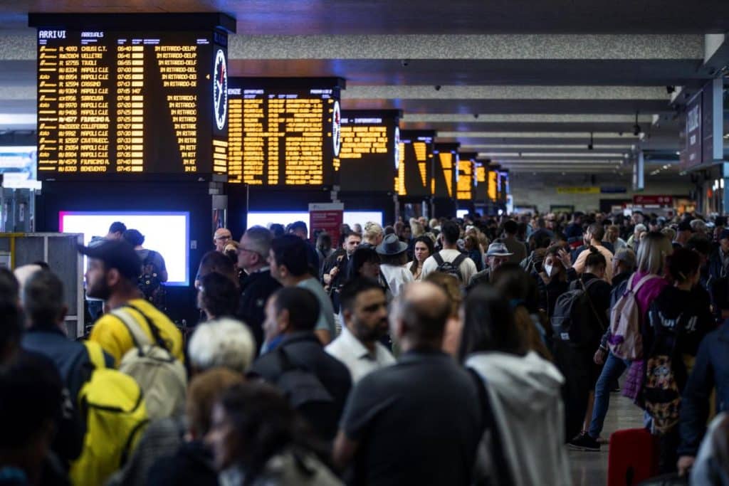 Treni in tilt e Italia paralizzata per un semplice chiodo