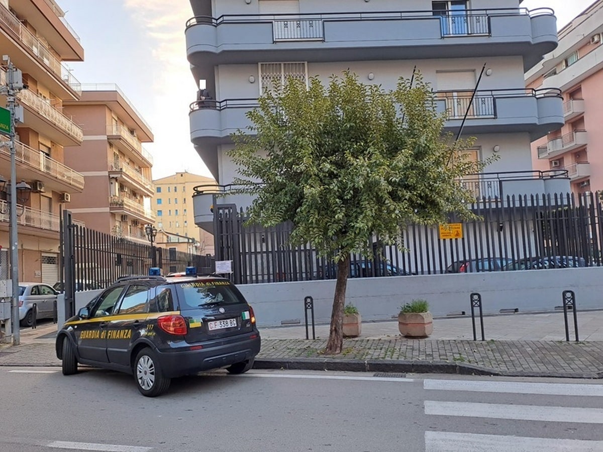 abusi edilizi corruzione battipaglia sequestri indagati