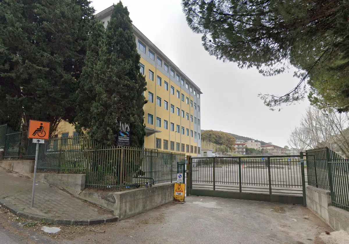 Chiuso il laboratorio antifrode alimentare di Salerno: dipendenti in smart working